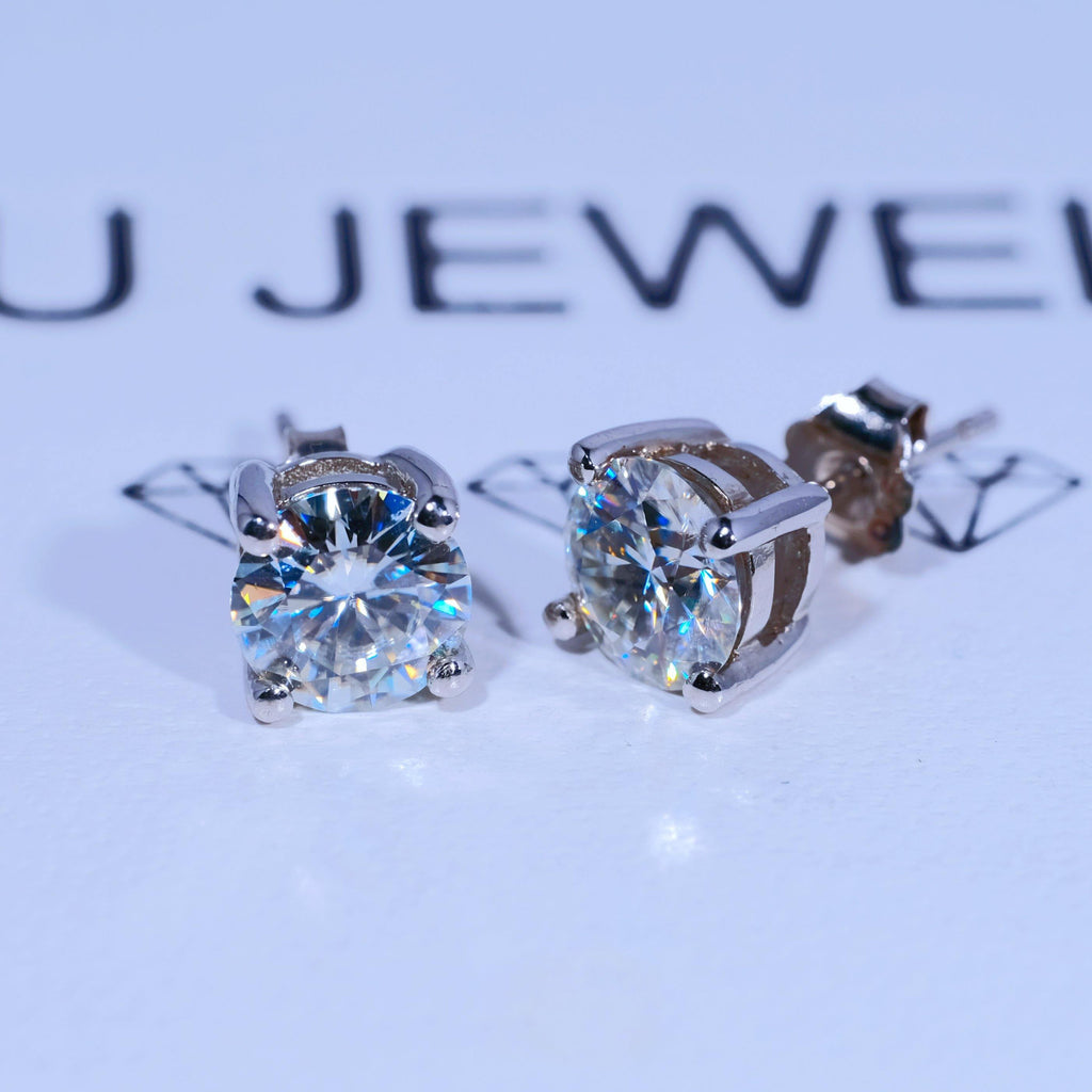 925S & VVS Moissanite Solitaire Stud Earrings