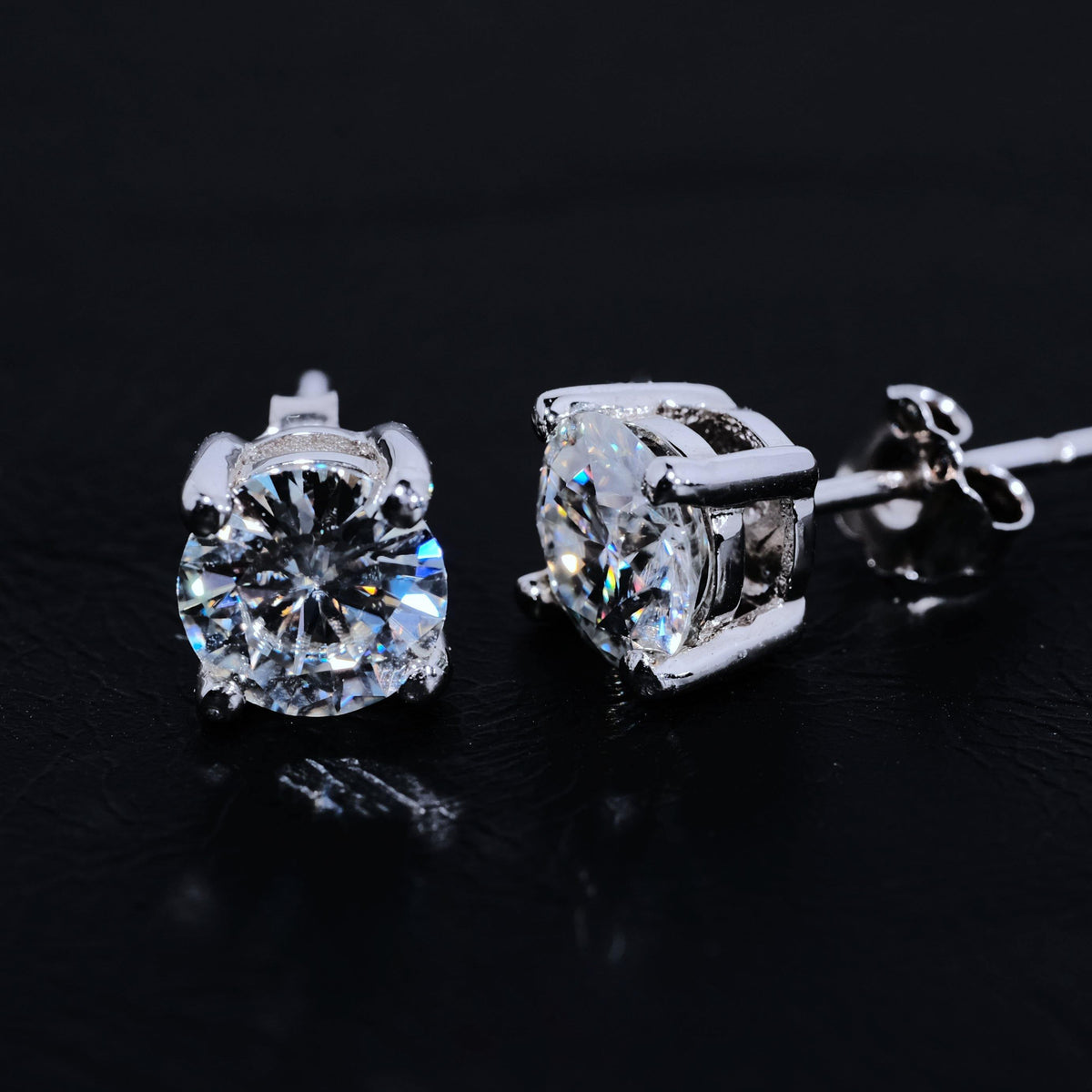 925S & VVS Moissanite Solitaire Stud Earrings